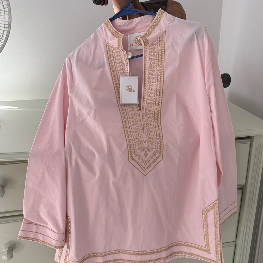 NWT Nico Blu top. Beautiful embroidered in gold trim.. Excellent designer.